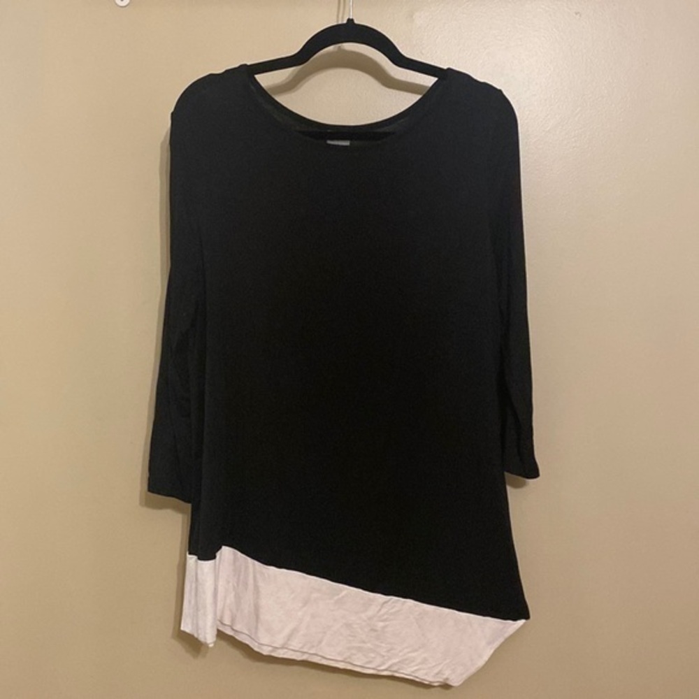 "OhConcept Collection" Black and White Flowy Top